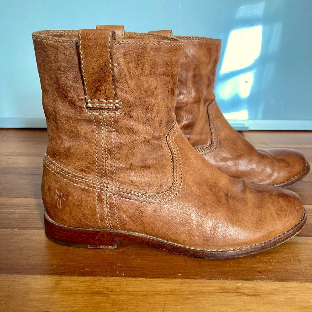 Beautiful Frye boots 👢🥰